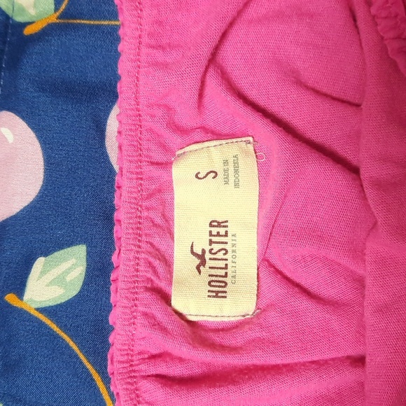 Bundle of 2 Hollister Tops - Picture 5 of 5